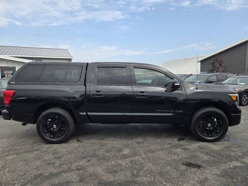 Used 2019 Nissan Titan SV w/ SV Convenience Package AWD/4WD image 12