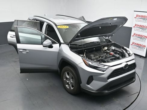 Used 2024 Toyota RAV4 XLE FWD image 39