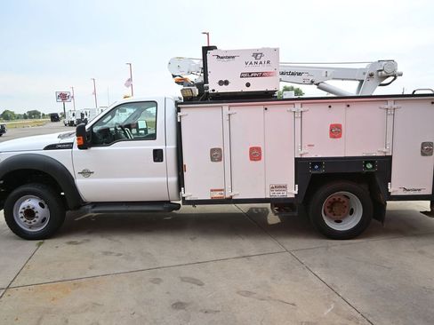 Used 2016 Ford F550 2WD Regular Cab Super Duty image 8