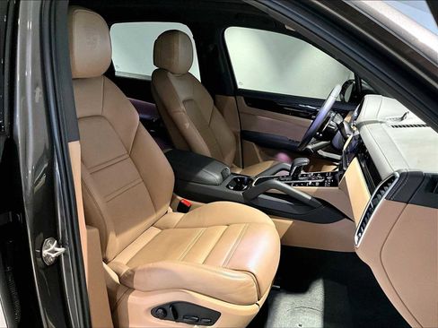 Used 2023 Porsche Cayenne image 22