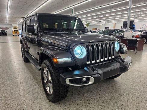 Used 2019 Jeep Wrangler Unlimited Sahara AWD/4WD image 4