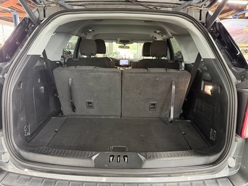 Used 2022 Ford Explorer XLT AWD/4WD image 4