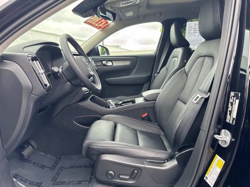 Certified 2024 Volvo XC40 B5 Ultimate w/ Protection Package Premier image 17