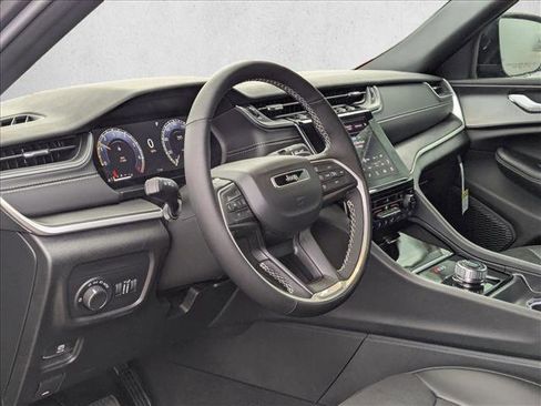 New 2025 Jeep Grand Cherokee L Altitude image 3