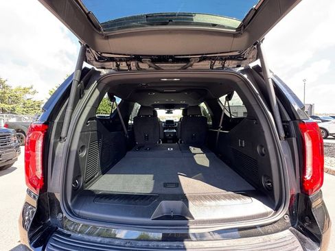 Used 2024 GMC Yukon XL SLT AWD/4WD image 40