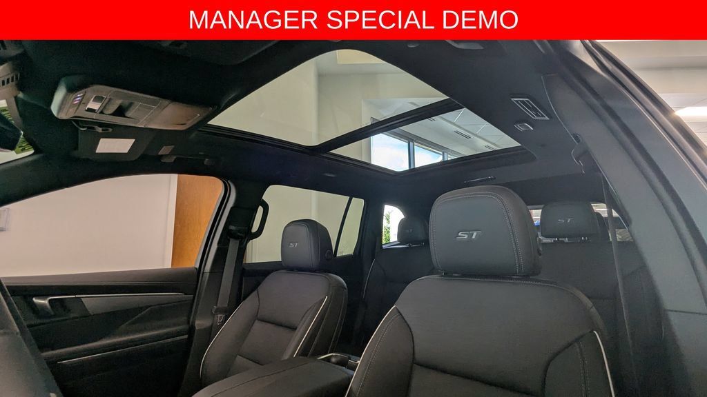 Used 2026 Buick Enclave Sport Touring w/ Power Package AWD/4WD image 9
