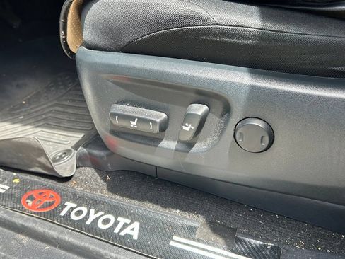 Used 2023 Toyota 4Runner TRD Off-Road AWD/4WD image 17