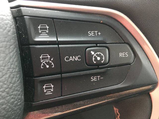 Used 2023 Jeep Grand Cherokee Altitude AWD/4WD image 10