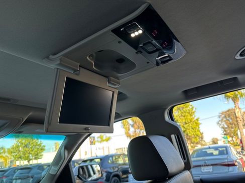 Used 2017 GMC Yukon SLT w/ Premium Edition image 15