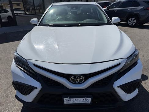 Used 2021 Toyota Camry SE image 2