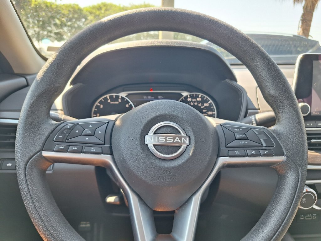 Used 2025 Nissan Altima 2.5 SV FWD image 15