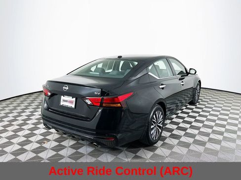 Used 2024 Nissan Altima 2.5 SV w/ SV Premium Package image 11