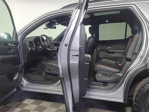 Certified 2025 Honda Pilot TrailSport image 16