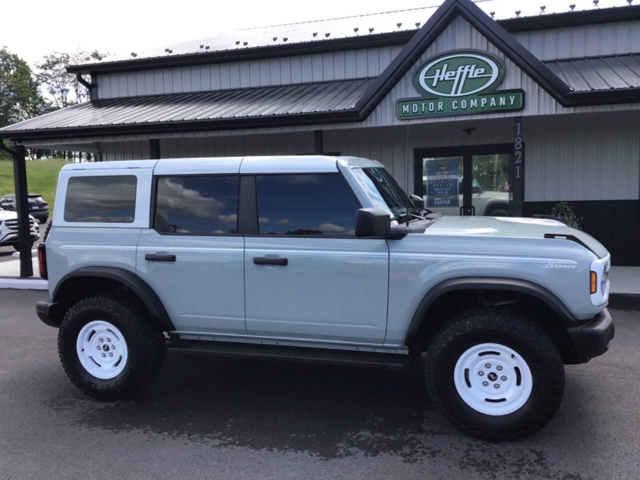 Used 2023 Ford Bronco Heritage Edition AWD/4WD image 2