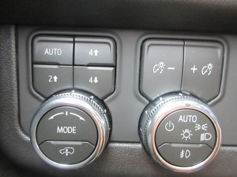 New 2026 GMC Yukon Denali w/ Denali Reserve Package AWD/4WD image 17