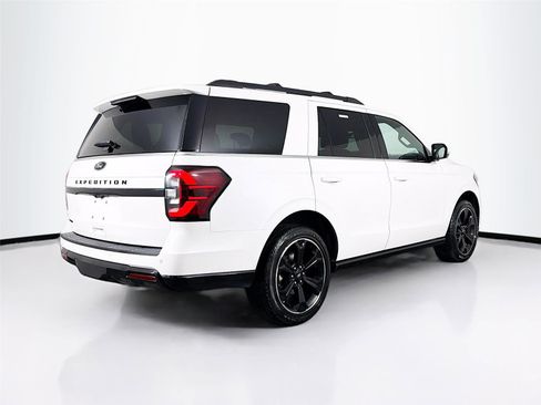 Used 2022 Ford Expedition Limited image 7