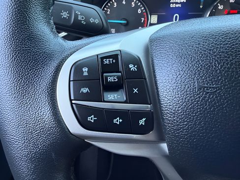 Used 2024 Ford Explorer XLT w/ Equipment Group 202A AWD/4WD image 20