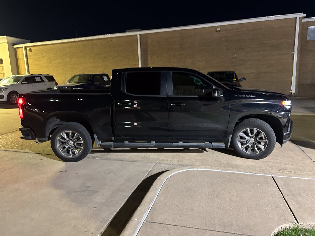 Used 2021 Chevrolet Silverado 1500 RST w/ Convenience Package II RWD image 4