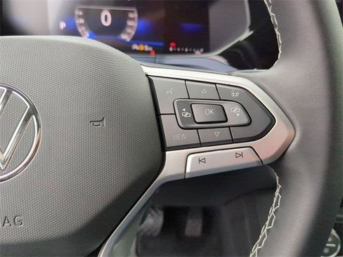 New 2024 Volkswagen Taos SE image 18