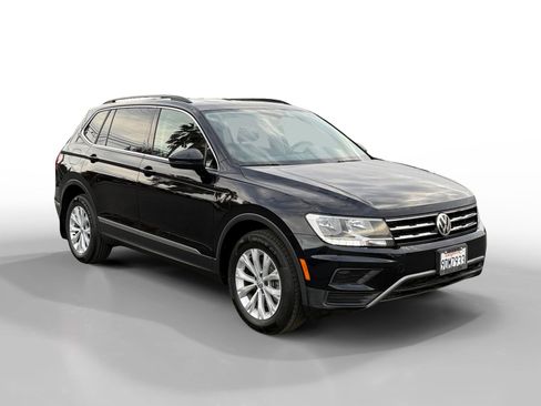Used 2018 Volkswagen Tiguan SE w/ Panoramic Sunroof Package image 7