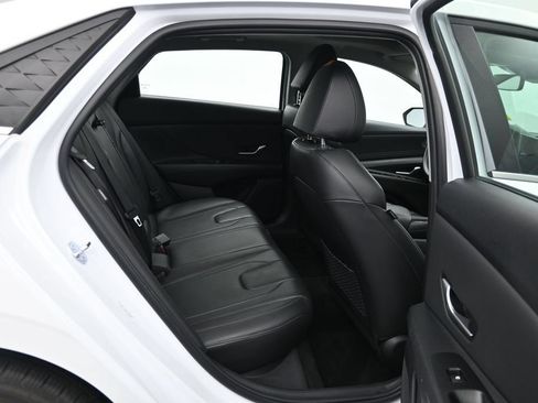 Used 2025 Hyundai Elantra Limited FWD image 18