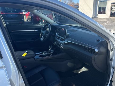 Used 2024 Nissan Altima 2.5 SR image 17