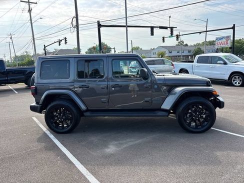 Used 2025 Jeep Wrangler Unlimited Sahara AWD/4WD image 27