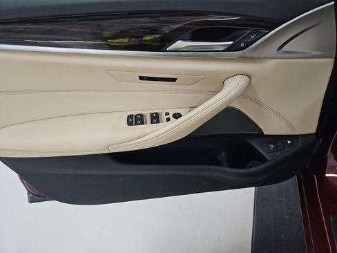 Used 2023 BMW 530e xDrive w/ Premium Package image 9