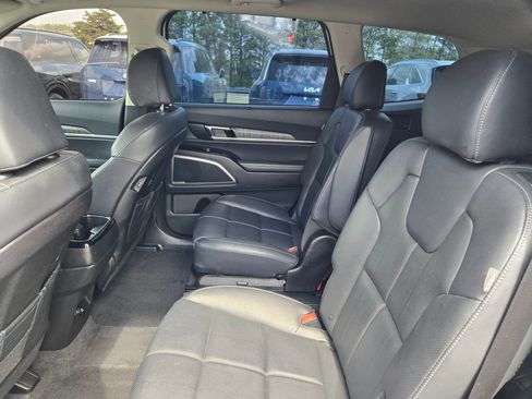 Used 2024 Kia Telluride EX w/ EX Captain's Chair Package AWD/4WD image 32