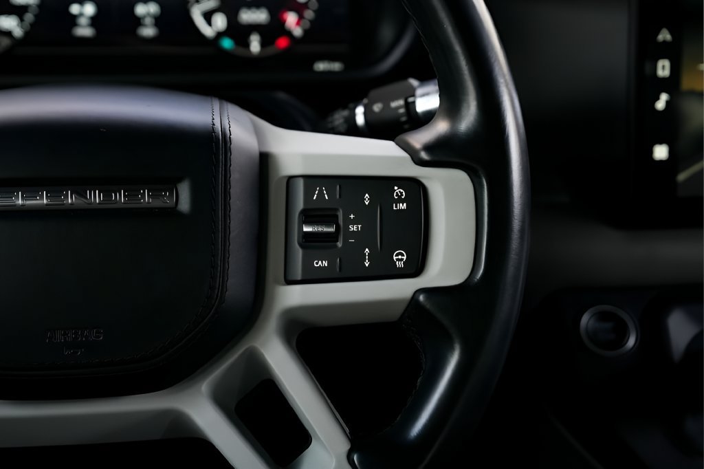 Used 2022 Land Rover Defender 110 XS Edition AWD/4WD image 34