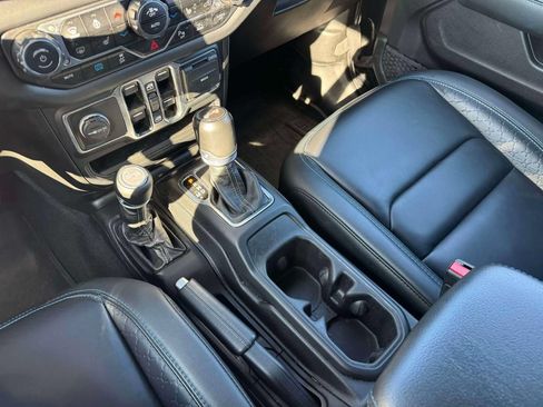 Used 2024 Jeep Wrangler High Altitude AWD/4WD image 31