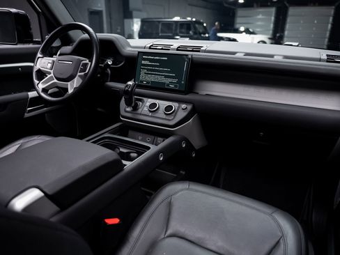 Used 2023 Land Rover Defender 130 SE image 60