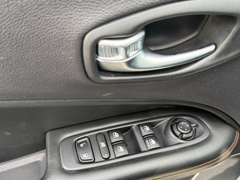 Used 2018 Jeep Compass Limited image 14