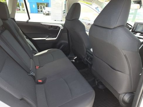Used 2022 Toyota RAV4 LE AWD/4WD image 22