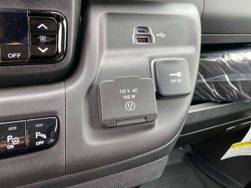 Used 2025 RAM ProMaster 3500 w/ Quick Order Package 22H SLT+ FWD image 15
