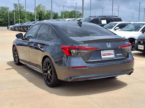 Used 2022 Honda Civic Sport image 2