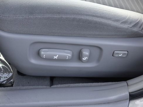 Used 2005 Toyota Camry LE FWD image 12