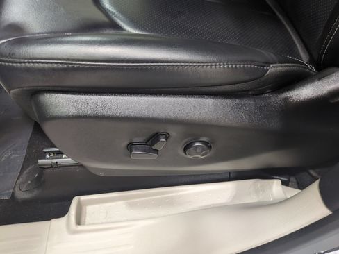 Used 2023 Chrysler Pacifica Touring-L FWD image 22