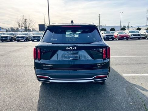 Certified 2024 Kia Sorento EX image 8