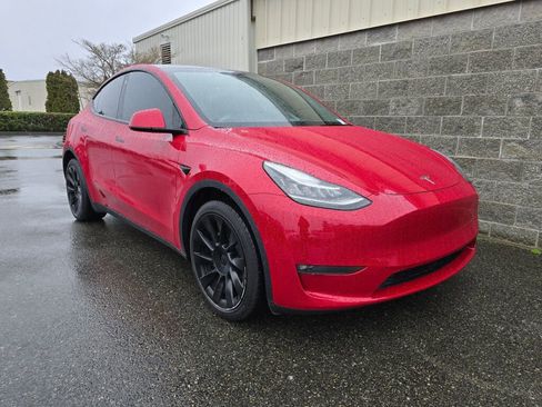 Used 2023 Tesla Model Y Long Range image 10