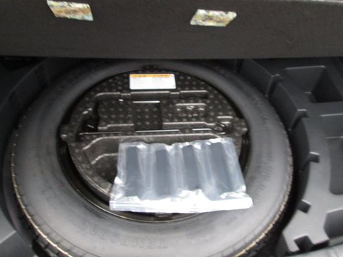 Used 2023 Toyota Corolla Cross LE image 7