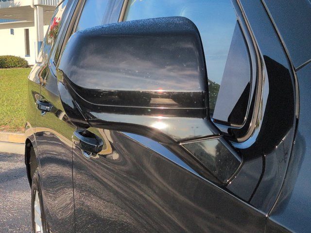 Used 2025 Chevrolet Tahoe LT RWD image 12