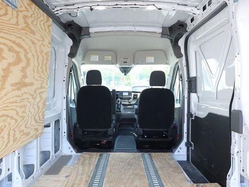Used 2025 Ford Transit 250 148 Medium Roof RWD image 19