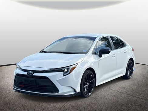 Used 2025 Toyota Corolla LE w/ LE Premium Package FWD image 5