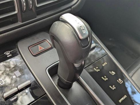 Used 2023 Porsche Macan image 12