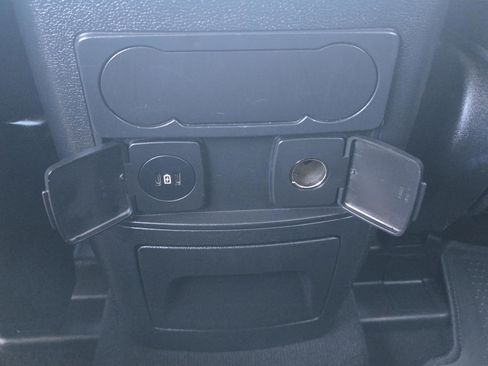 Used 2023 Ford Explorer XLT w/ Equipment Group 202A RWD image 8