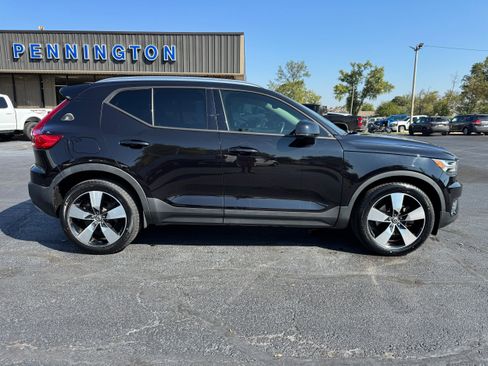 Used 2020 Volvo XC40 T5 Momentum image 8