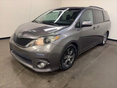 Used 2011 Toyota Sienna SE image 5