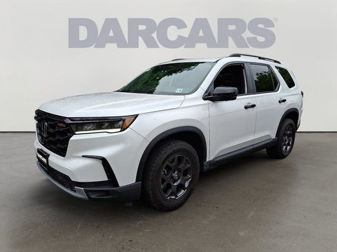 Used 2023 Honda Pilot TrailSport image 3