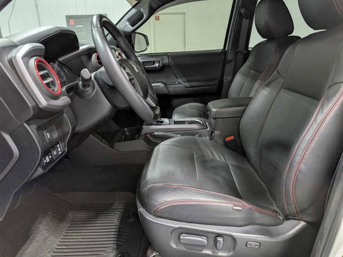 Used 2022 Toyota Tacoma TRD Off-Road image 4